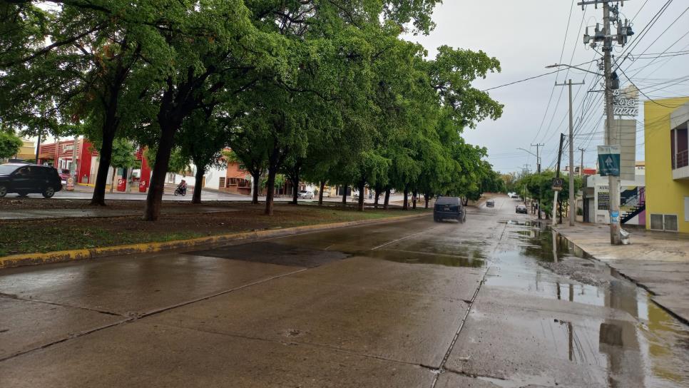 Lluvia madrugadora despierta a los culiacanenses este sábado