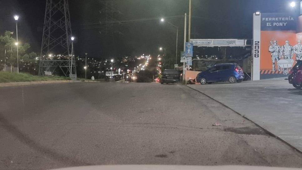 Sujetos armados despojan un vehículo Suzuki en la colonia Brisas del Humaya en Culiacán 