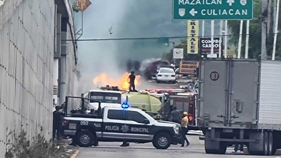 Se incendia camión con varios tanques de gas en Culiacán por la costerita