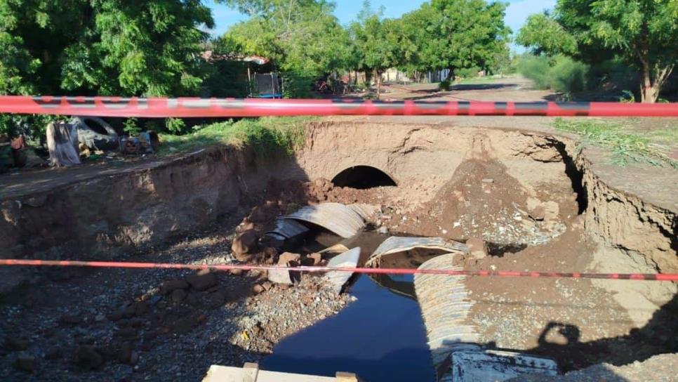 Surge socavón en el dren de San Joachín, en Guasave