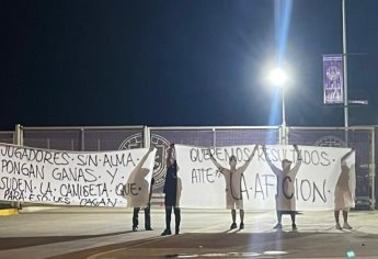 Aficionados de Mazatlán FC se manifiestan afuera del Estadio El Encanto; piden buenos resultados