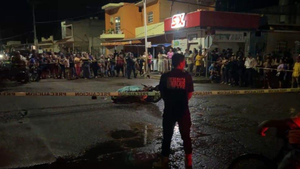 Muere pareja de motociclistas arrollada por un camión en Escuinapa