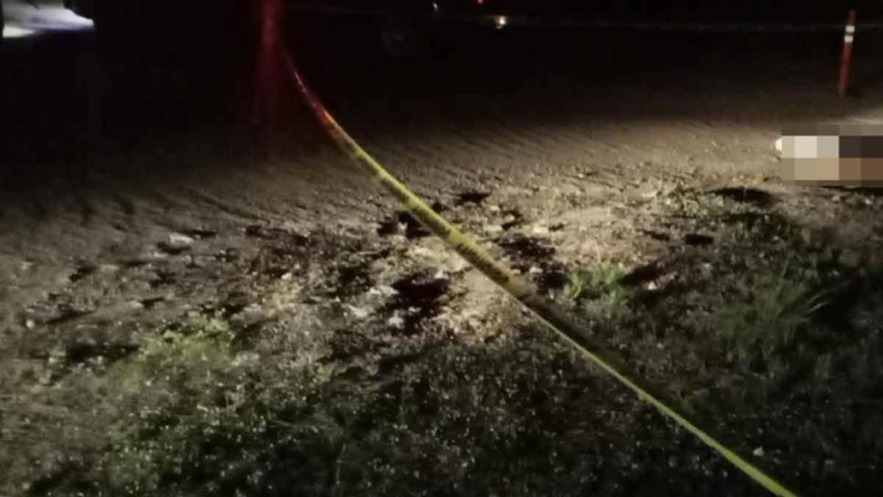 Asesinan a balazos a hombre esposado a un costado de la Carretera México 15 en Mocorito 