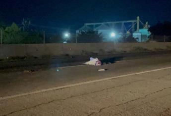 Mujer muere aplastada por vehículos tras derrapar en motocicleta a la salida sur de Mazatlán