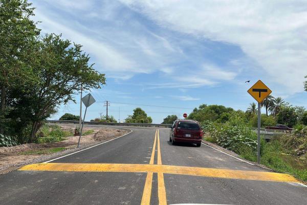 Hay nueva carretera en Ahome; Rocha Moya entrega obra que va de Goros II a la México 15