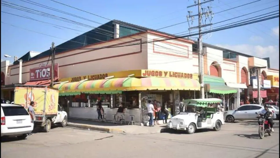Mercado de la Juárez, tradicional centro del comercio por décadas en el puerto sinaloense