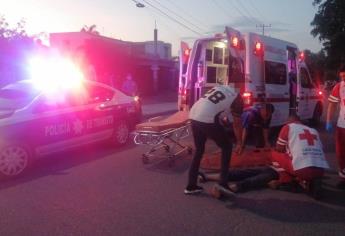 Conductor se pasa alto, arrolla a motociclista y huye en Guasave 