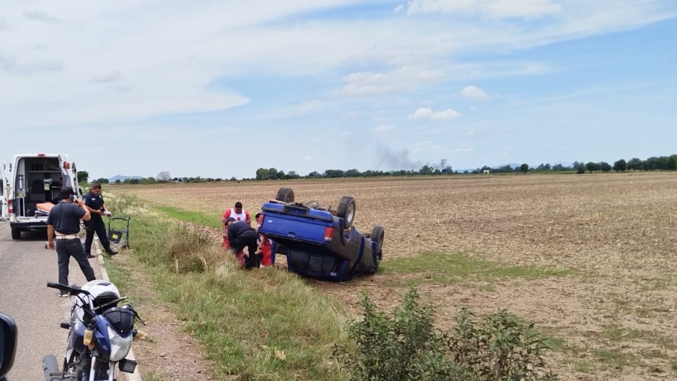 Madre e hija resultan lesionadas tras aparatosa volcadura en Guasave 