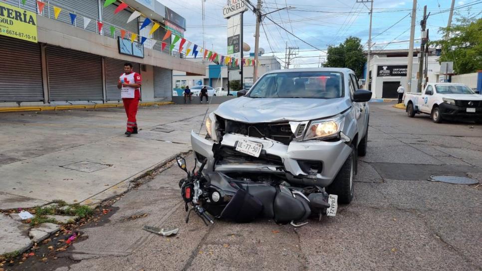 Motociclista se lesiona tras ser embestido por una camioneta en Culiacán