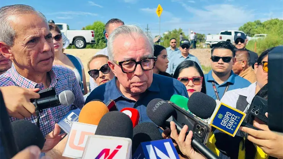 Rubén Rocha Moya atendiendo a los medios de comunicación. FOTO: Luz Noticias