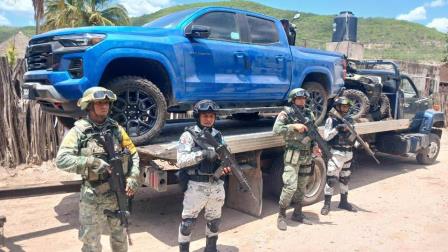 Ejército asegura 4 camionetas de lujo 4x4 en residencia de Mocorito