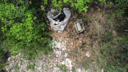 Rastreadoras Sabuesos Guerras localizan restos de una persona envuelta en plástico y una cobija