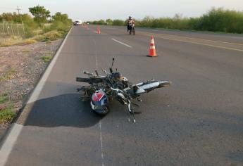 Joven motociclista muere arrollado por la carretera Los Mochis-Ahome