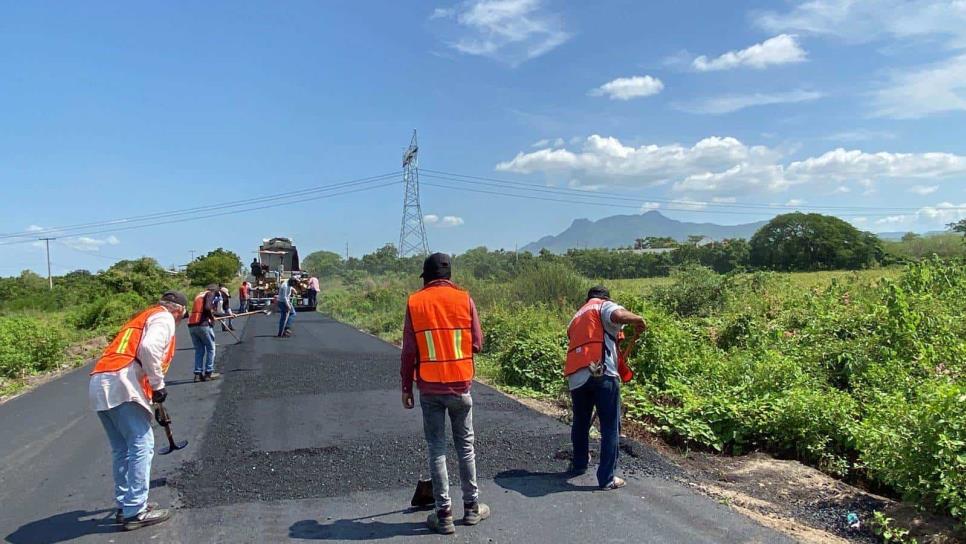 Reencarpetado en carreteras del sur de Mazatlán avanzan al 40 %