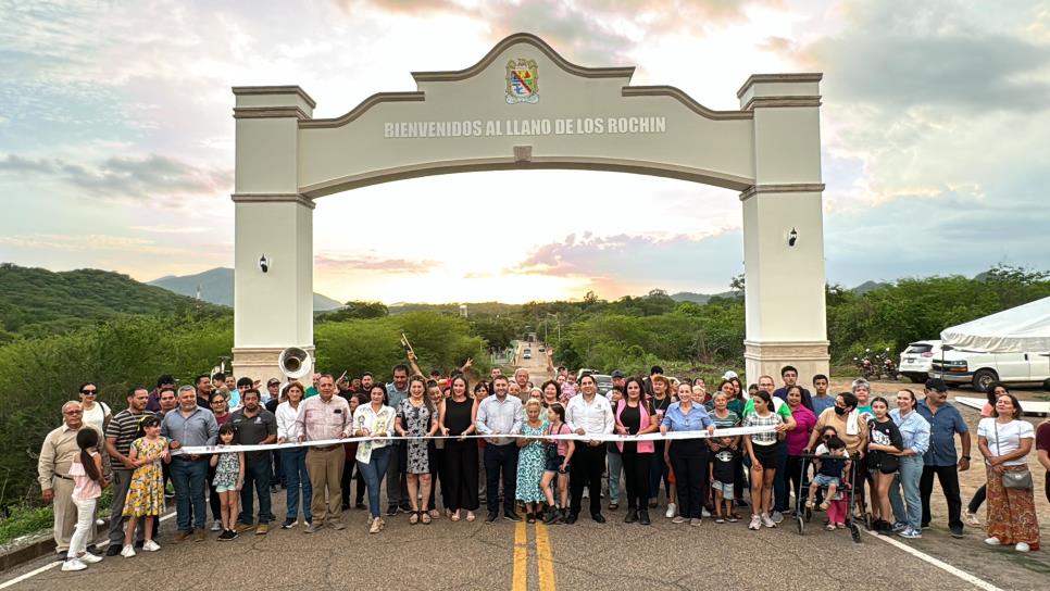 Inauguran arco de bienvenida de la comunidad de Llano de los Rochín, Badiraguato