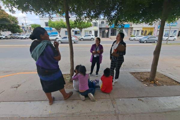 Retiran de un crucero de Los Mochis a una mujer chiapaneca y sus hijos