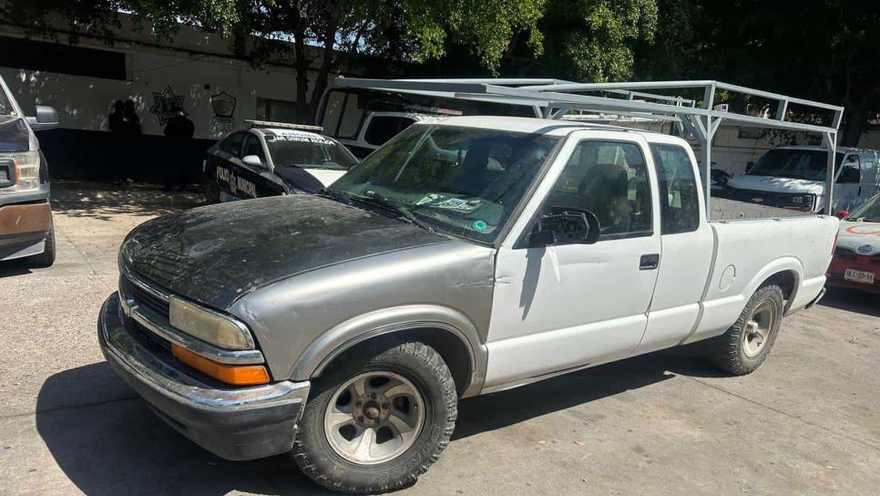 Policía detiene a hombre que conducía camioneta robada en Los Mochis