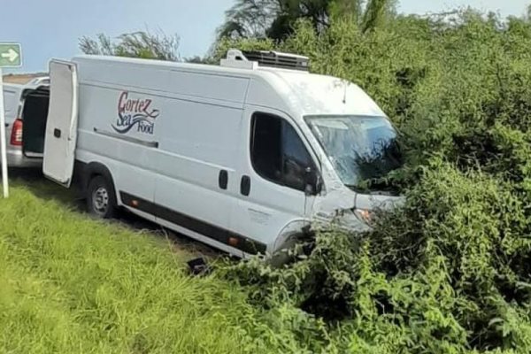 Choque frontal en Flor de Mayo, Guasave, deja daños materiales y un lesionado