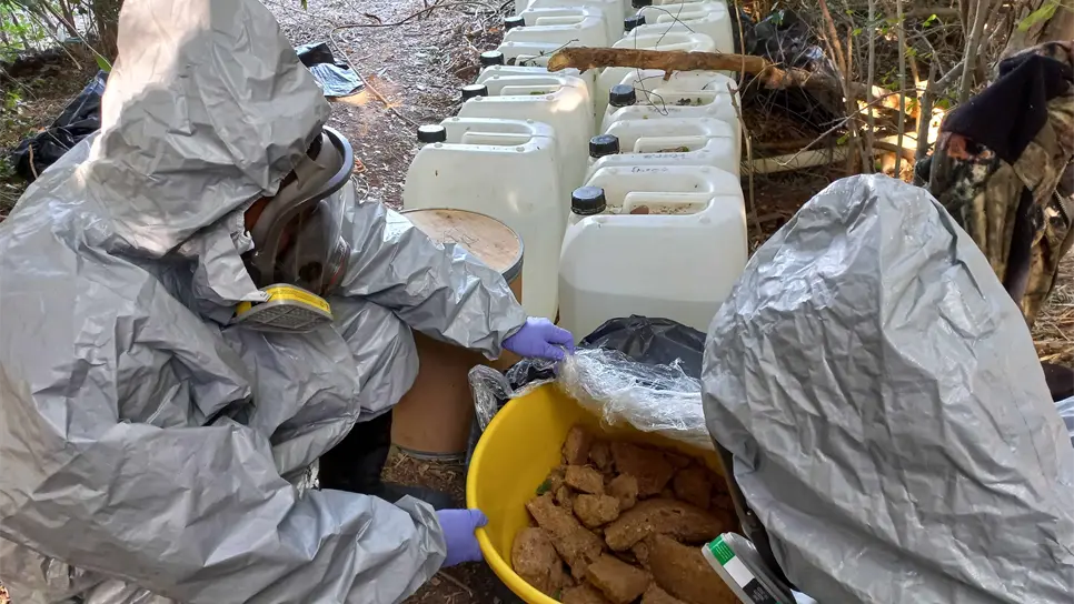en el lugar había mil 270 litros de precursores químicos. foto: Cortesía