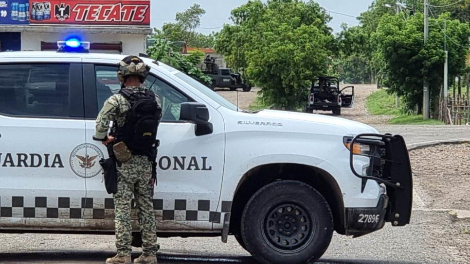 Aseguran 3 camionetas baleadas y armas tras enfrentamiento en Loma de Redo, Culiacán