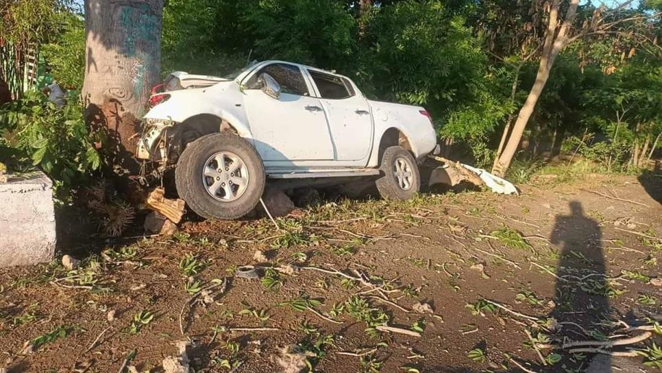 Hombre pierde la vida en accidente vehicular al chocar contra un árbol al sur de Mazatlán