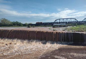 Se desborda la presa derivadora en Culiacán ante intensas lluvias de la madrugada