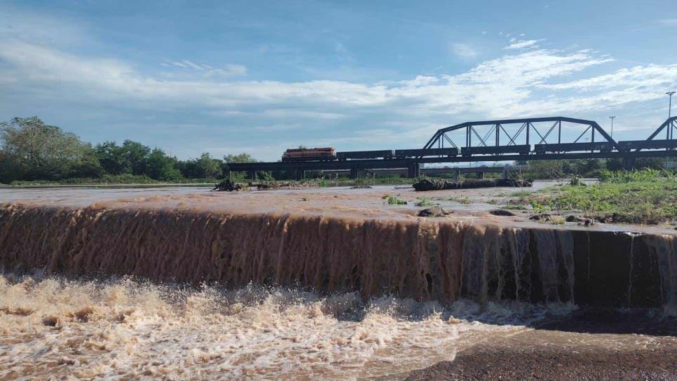 Se desborda la presa derivadora en Culiacán ante intensas lluvias de la madrugada