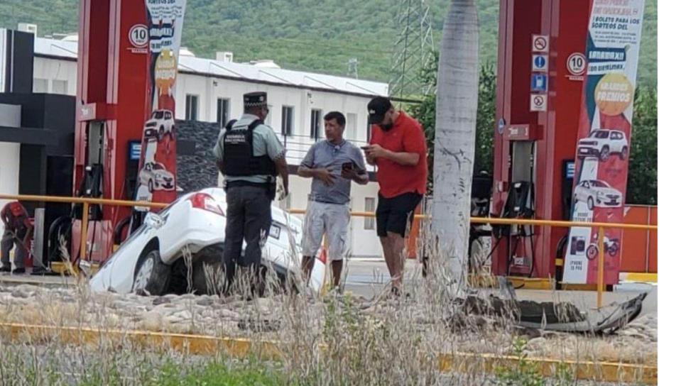 Cae vehículo a un canal en la cercanía del Rancho San Román, Culiacán