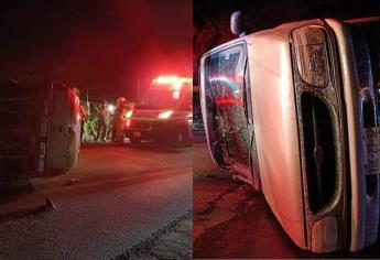 Conductor ebrio vuelca su camioneta sobre la Guamúchil-Mocorito