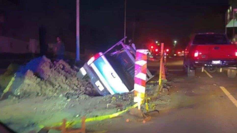 Camioneta termina en una zanja en la colonia  Miguel Hidalgo de Culiacán