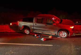 Camioneta se impacta contra muro de contención de la Culiacán-Mazatlán, en Elota