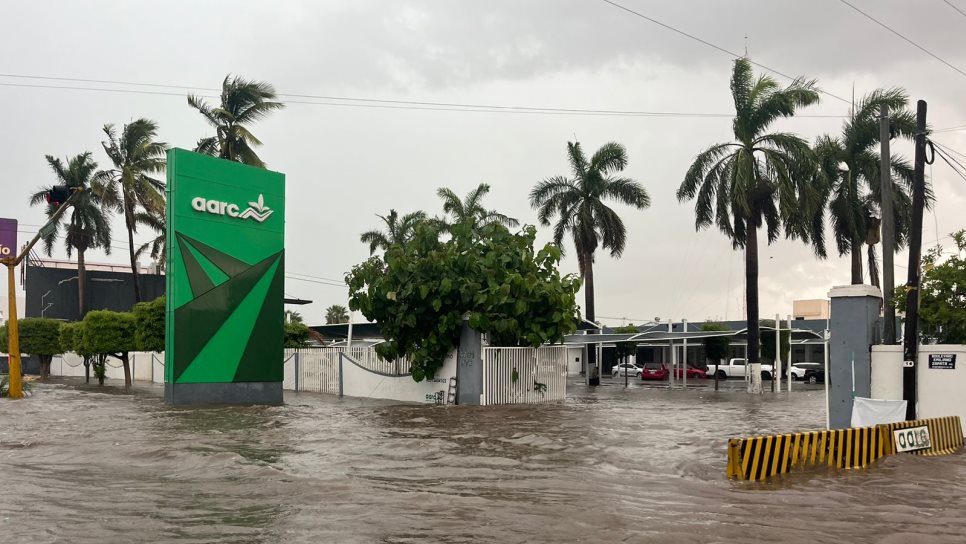 Por fuertes lluvias cierran el Aeropuerto Internacional de Culiacán 