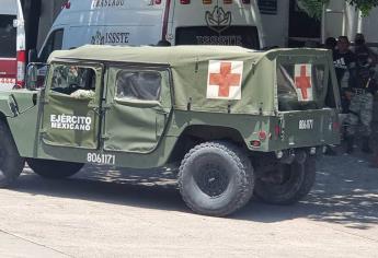 Se desgaja cerro en la sierra de Culiacán y arrasa convoy de militares; hay un muerto