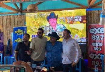 Con todo y caballos, Chuy Lizárraga celebra 20 años de trayectoria, con un gran concierto en Mazatlán