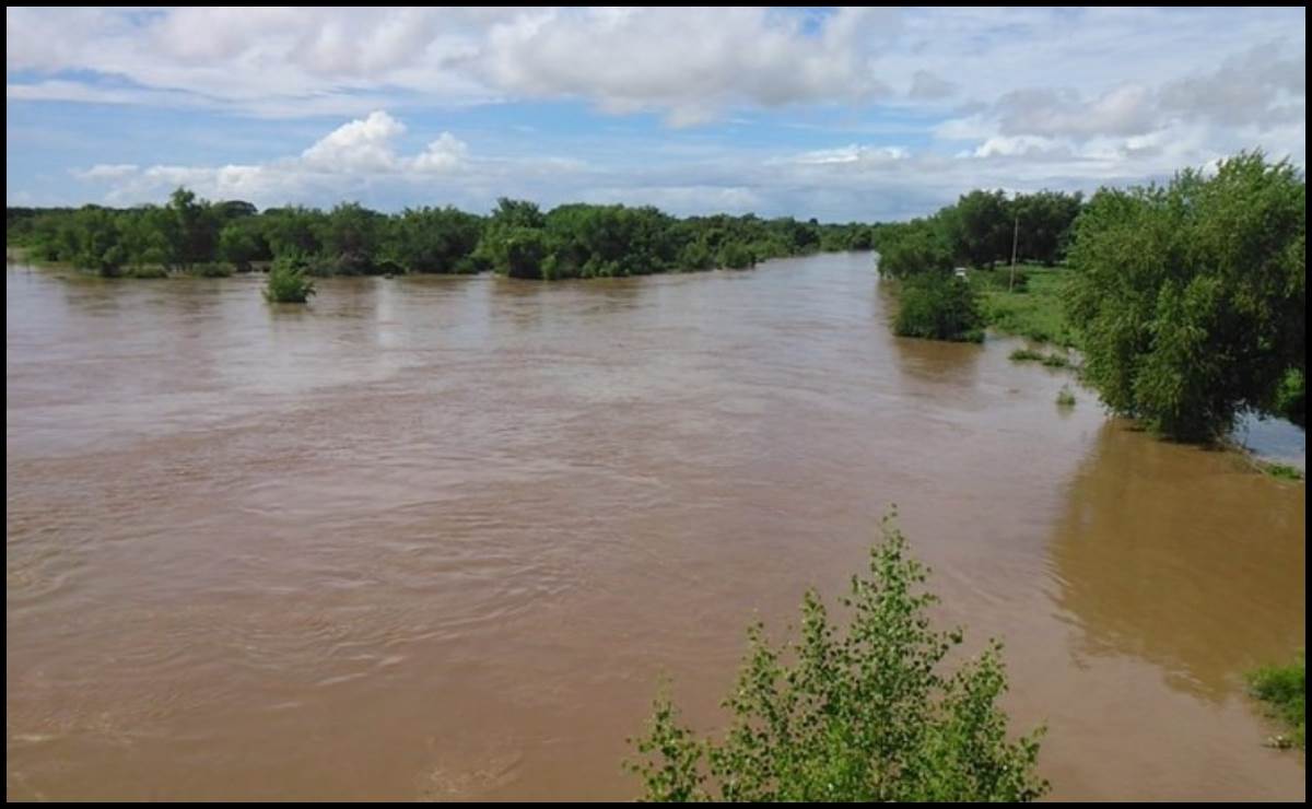 Creciente del Río Presidio se lleva la tubería y deja sin agua potable a Villa Unión, Mazatlán