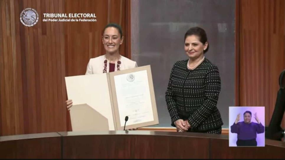 Claudia Sheinbaum recibe constancia que la acredita como Presidenta Electa de México