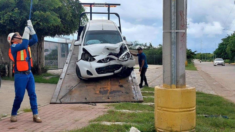 Hombre pierde la vida tras chocar contra poste de luz cerca del IMSS Bienestar de Mazatlán