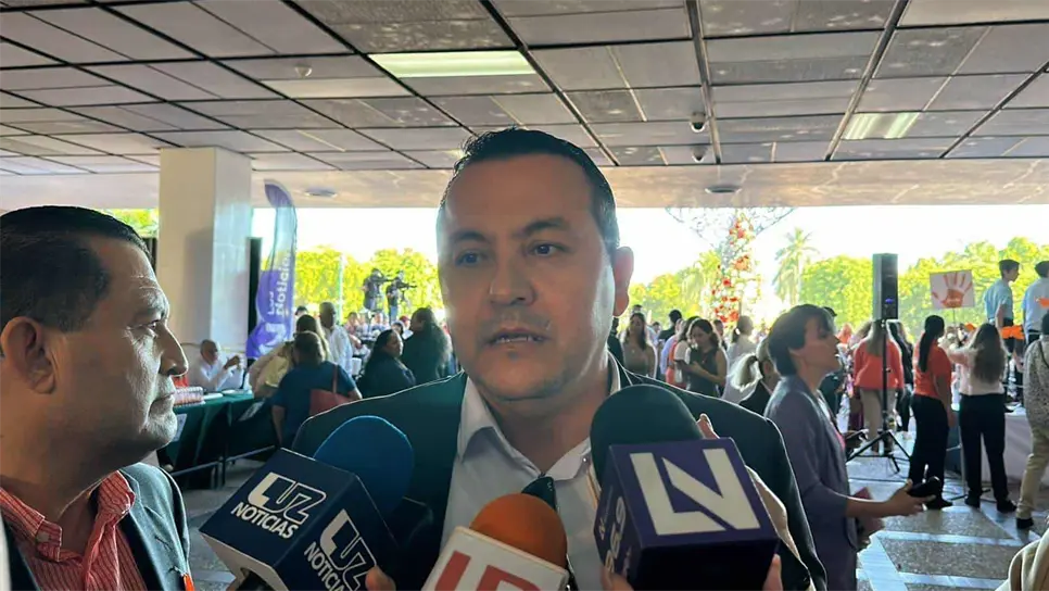 Dámaso Castro atendiendo a los medios de comunicación. FOTO: Luz Noticias