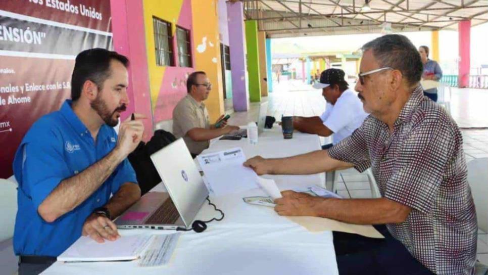 Pensión estadounidense y pasaportes en Feria de la SRE en Los Mochis