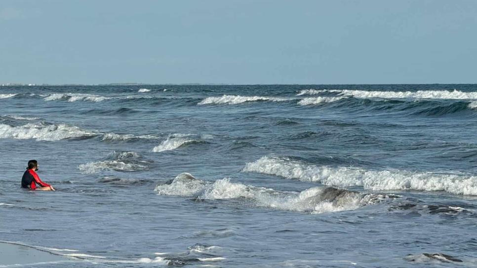 Cierran playa Las Glorias, por alto oleaje