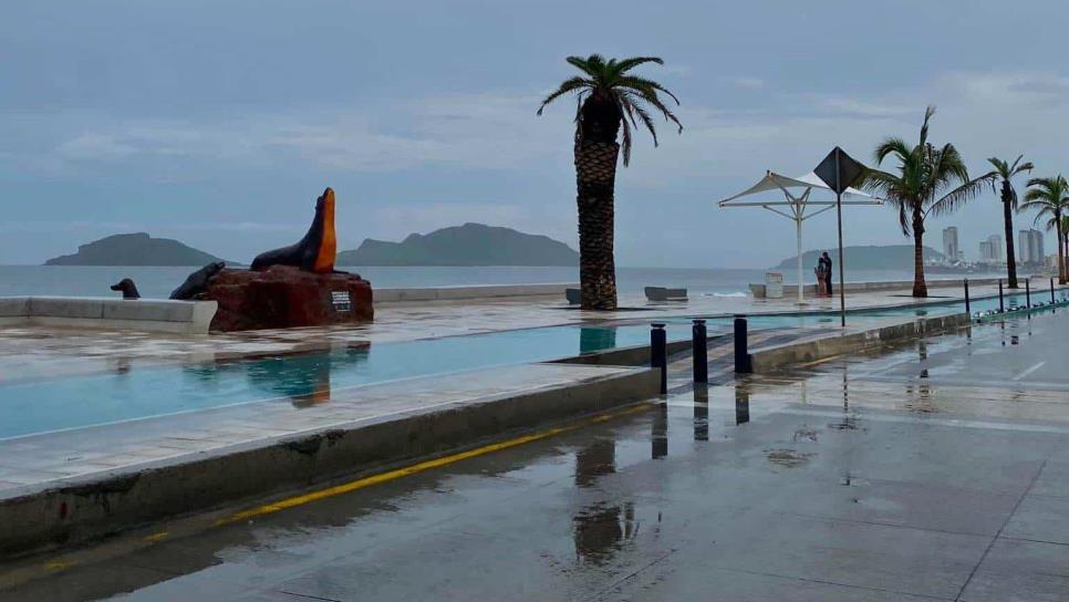 Se registran ligeras lluvias este sábado en Mazatlán