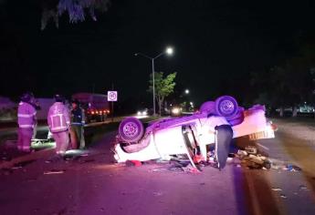 Hombre termina prensado al volcar en la Mochis - Topolobampo