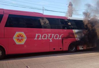 Se incendia autobús de pasajeros en pleno centro de Escuinapa