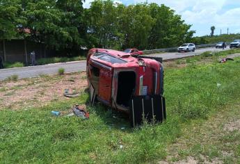 Conductor resulta herido tras chocar contra un poste y volcar en La Costera