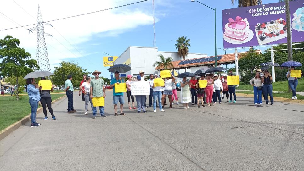 Vecinos de Los Mangos I se manifiestan por falta de agua: son más de 430 casas afectadas