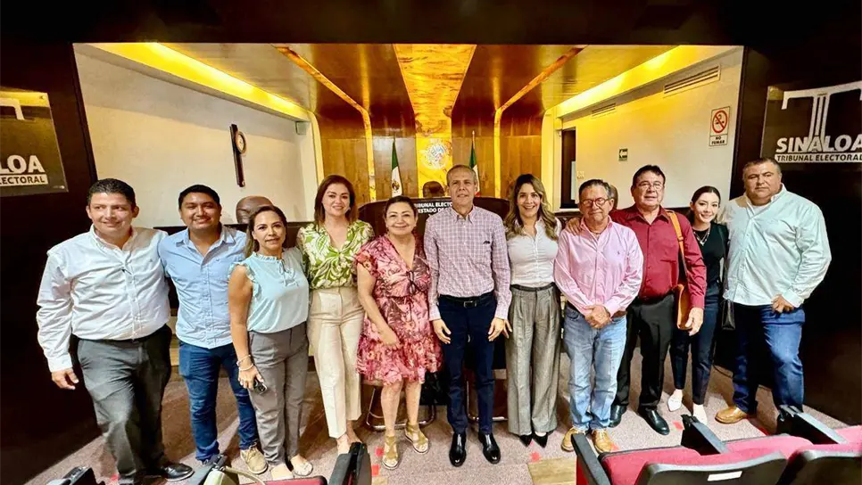 El alcalde y su comitiva en el TESSIN. FOTO: Ahome