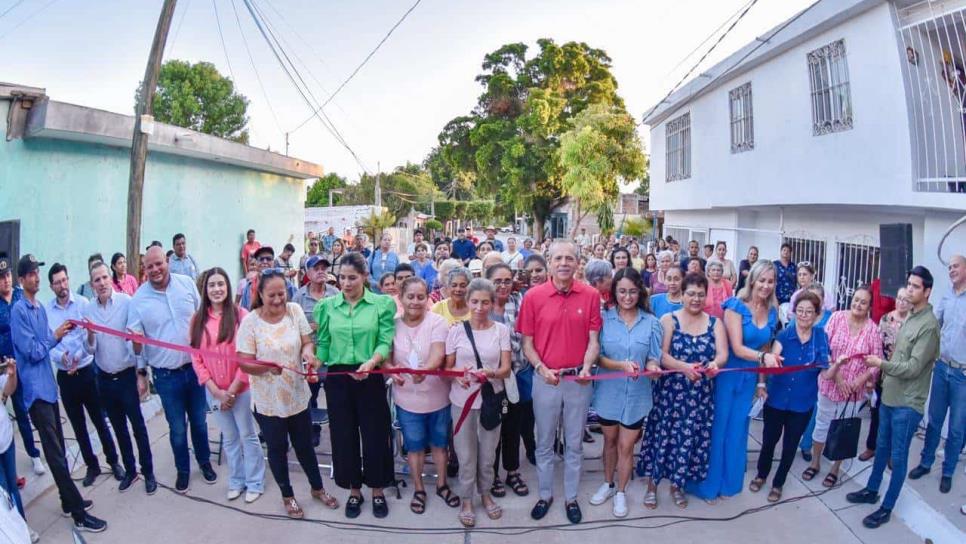 Vecinos de ampliación Burócrata, en Los Mochis, reciben obra de pavimentación