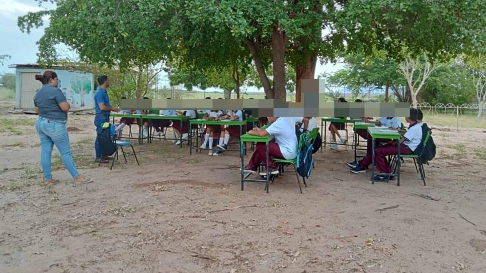 Inician clases al aire libre por falta de energía eléctrica en secundaria de Ahome