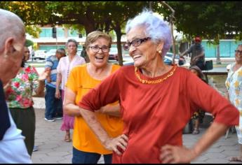 Bailando en la plaza el programa que combina alegría y buen baile en Los Mochis 