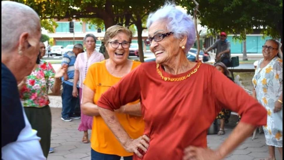 Bailando en la plaza el programa que combina alegría y buen baile en Los Mochis 